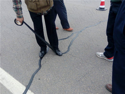嘉格公路貼縫帶讓公路多“活”好多年