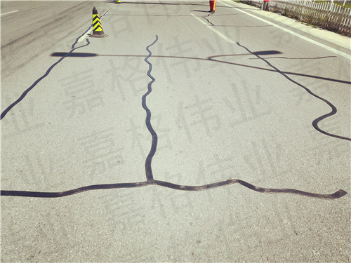 路面裂縫修補用的公路貼縫帶被冒名頂替后果很嚴(yán)重