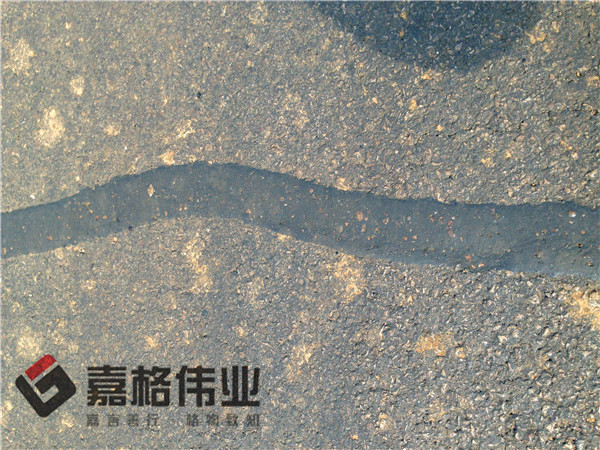 營口公路裂縫貼縫帶貼縫工地寫實(shí)